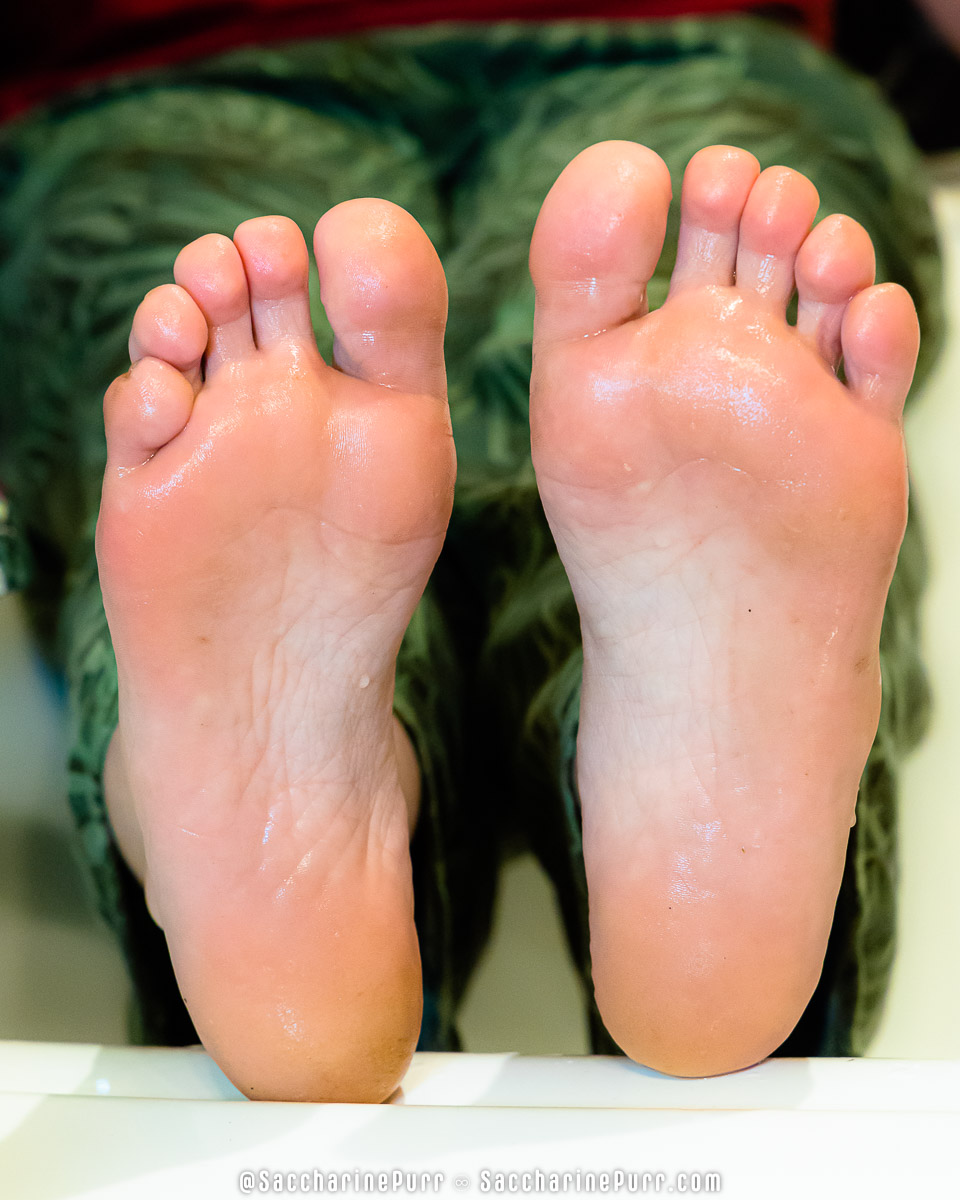 Saccharine Purr's Foot Peel (Day 3) - Foot Rub and Foot Peel Mask